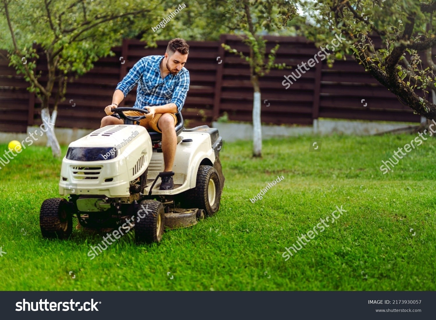 Lawnmower repairs and servicing